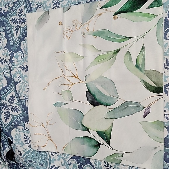 9 valances and 2 cushion covers - Picture 4 of 5